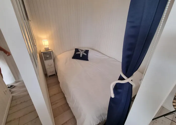 Petite Maison Avec Jardin Face * Agon-Coutainville